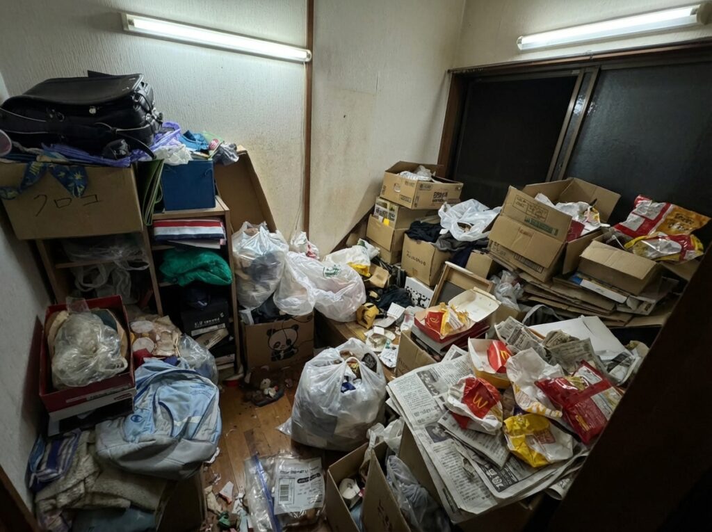 大分県豊後大野市3LDKマンションN様のゴミ屋敷片付け事例 Before