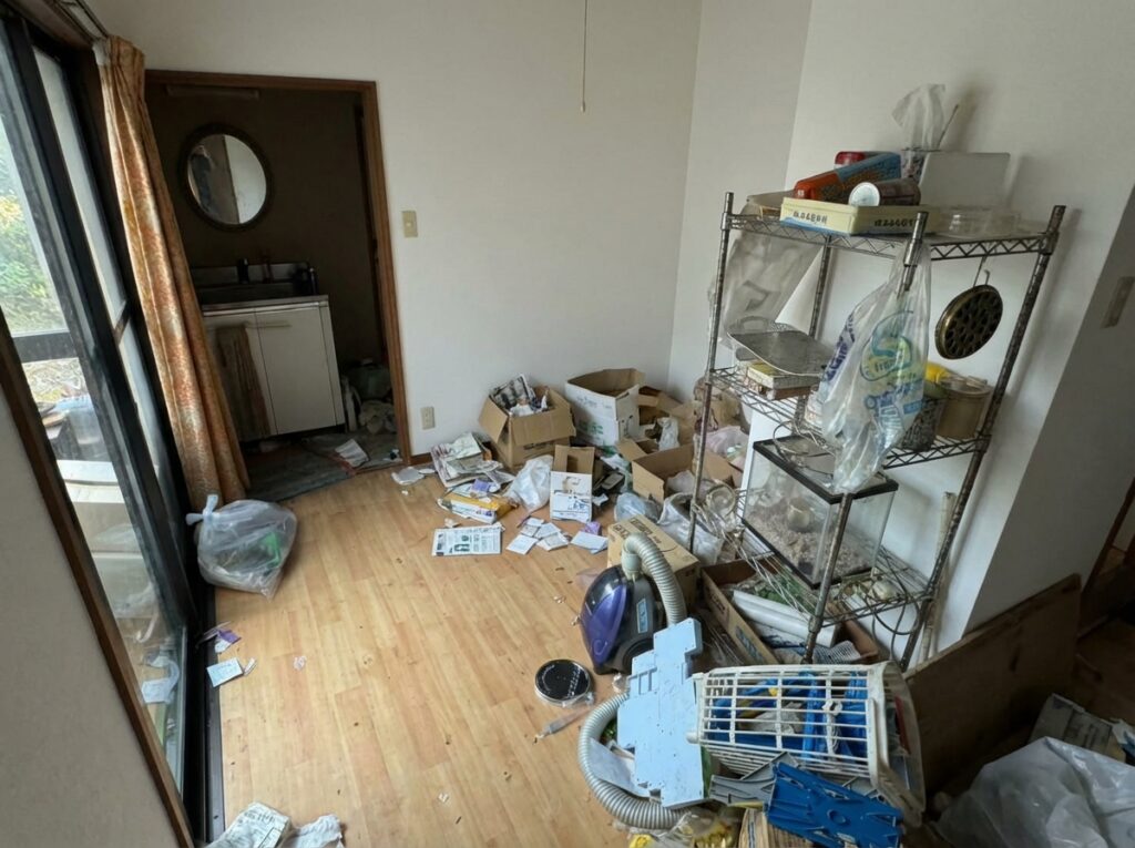 宮崎県小林市2DK戸建てS様のゴミ屋敷片付け事例 Before
