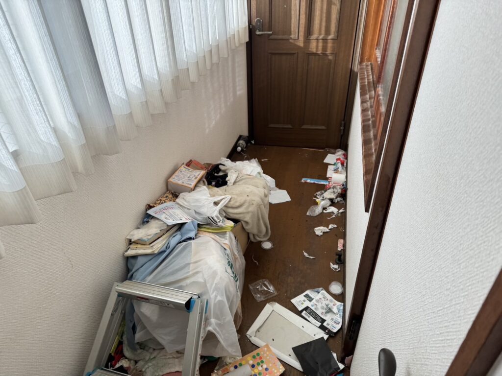 徳島県三好市5LDK以上戸建てG様のゴミ屋敷片付け事例 Before