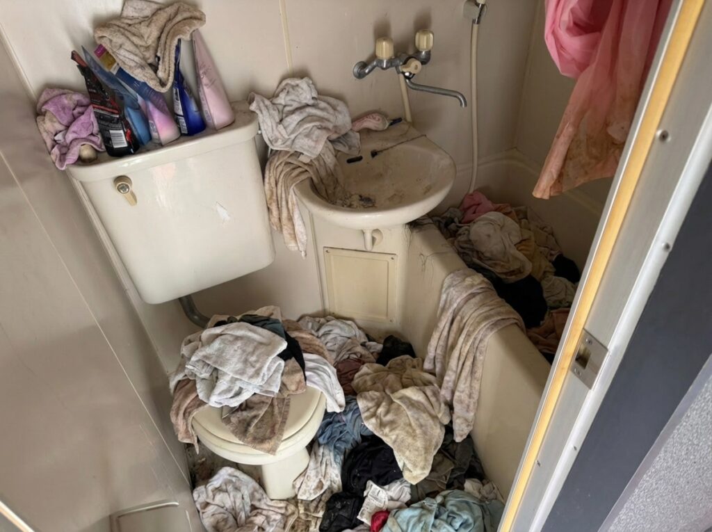 佐賀県みやき町1KマンションM様のゴミ屋敷片付け事例 Before