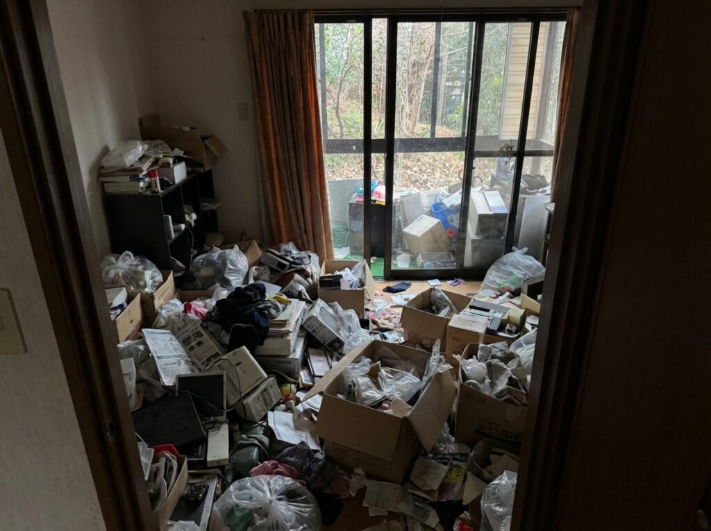 大分県日出町2DKマンションH様のゴミ屋敷片付け事例 Before