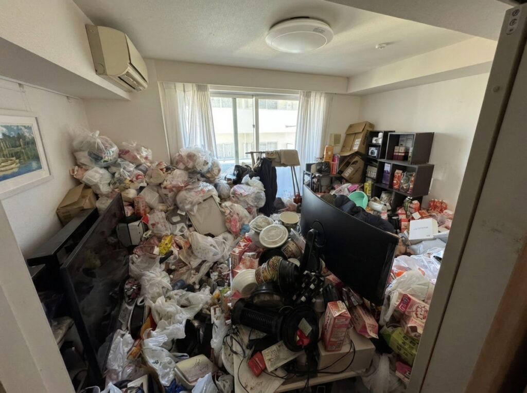 熊本県あさぎり町3LDKマンションH様のゴミ屋敷片付け事例 Before