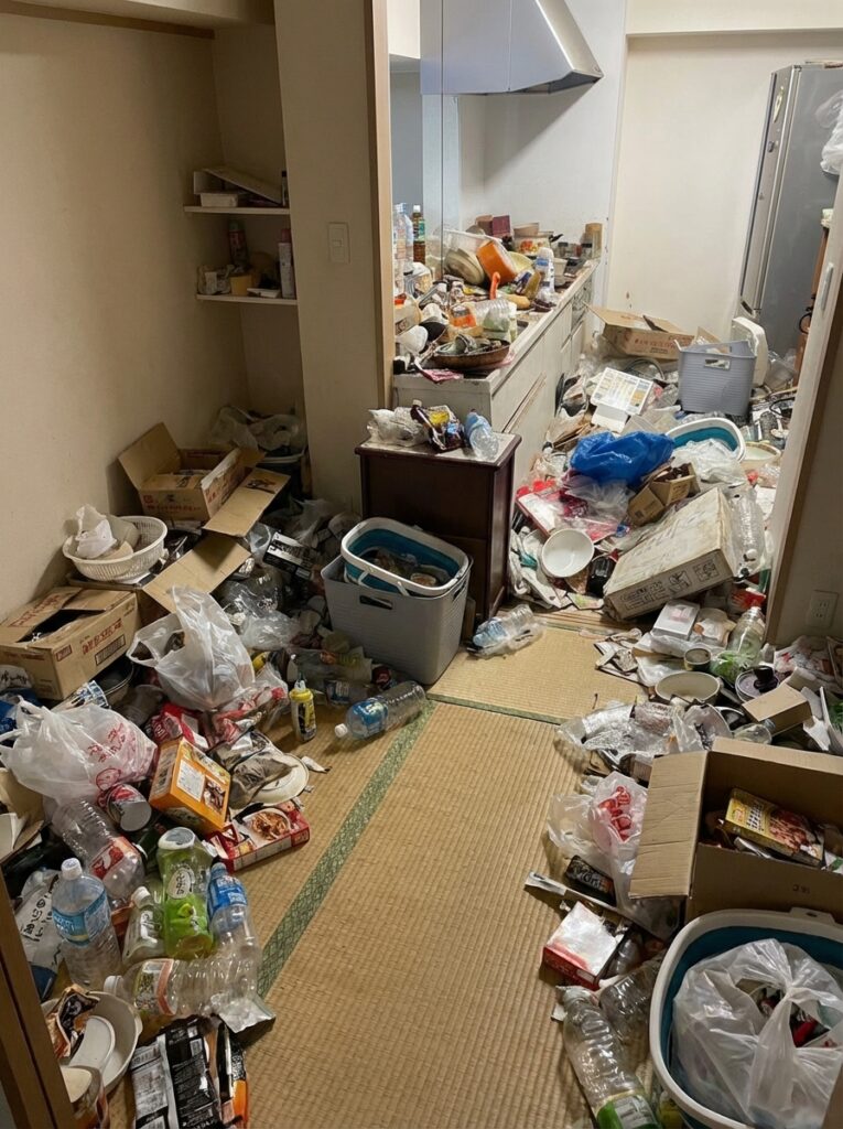 長崎県佐世保市4LDK戸建てI様のゴミ屋敷片付け事例 Before