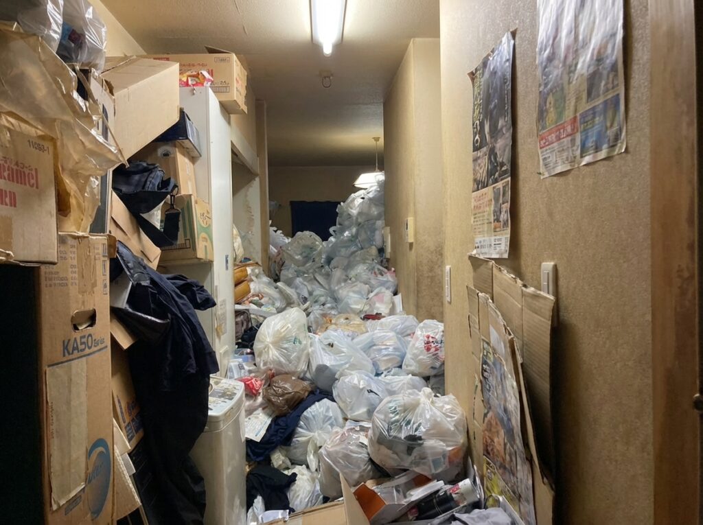 熊本県大津町1DKアパートI様のゴミ屋敷片付け事例 Before