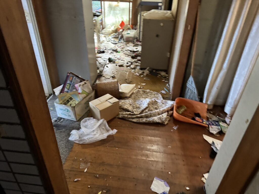 徳島県鳴門市1KアパートO様のゴミ屋敷片付け事例 Before