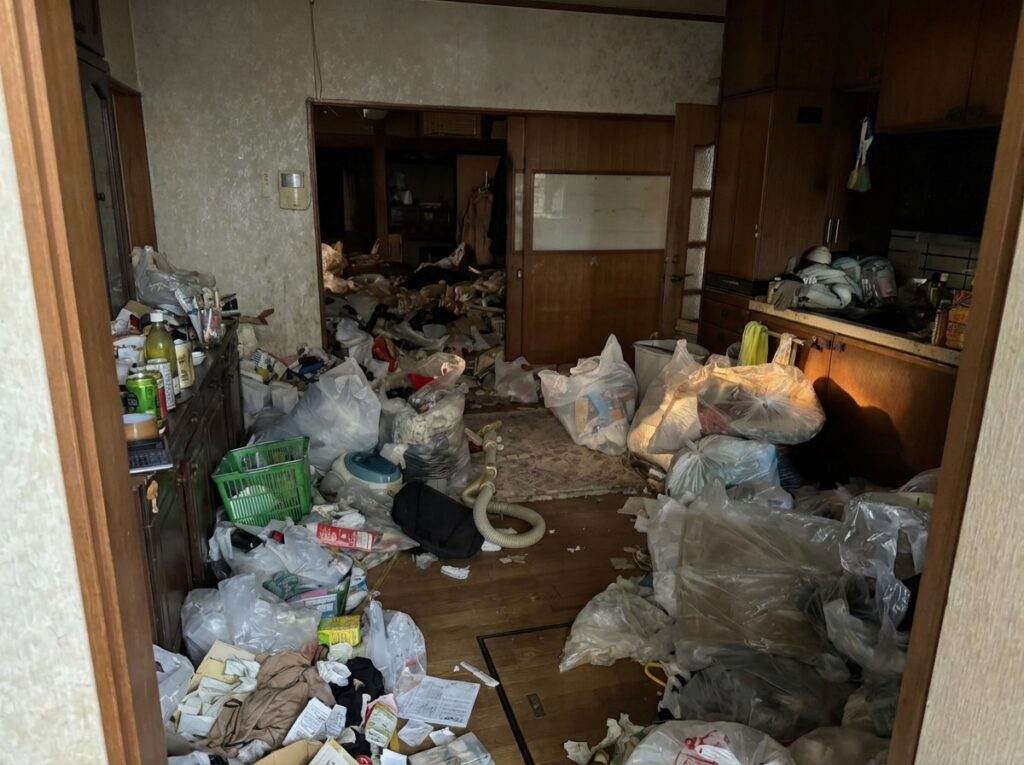 大分県宇佐市5LDK以上戸建てG様のゴミ屋敷片付け事例 Before