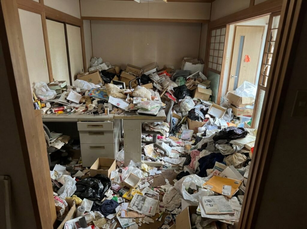 大分県津久見市2LDK戸建てW様のゴミ屋敷片付け事例 Before