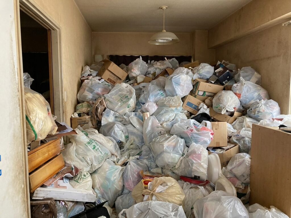 熊本県長洲町1LDKアパートY様のゴミ屋敷片付け事例 Before