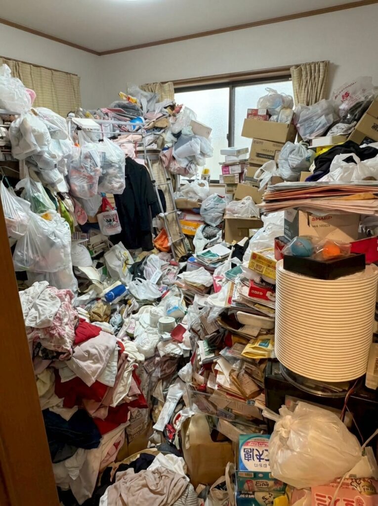 福岡県太宰府市2LDKマンションT様のゴミ屋敷片付け事例 Before