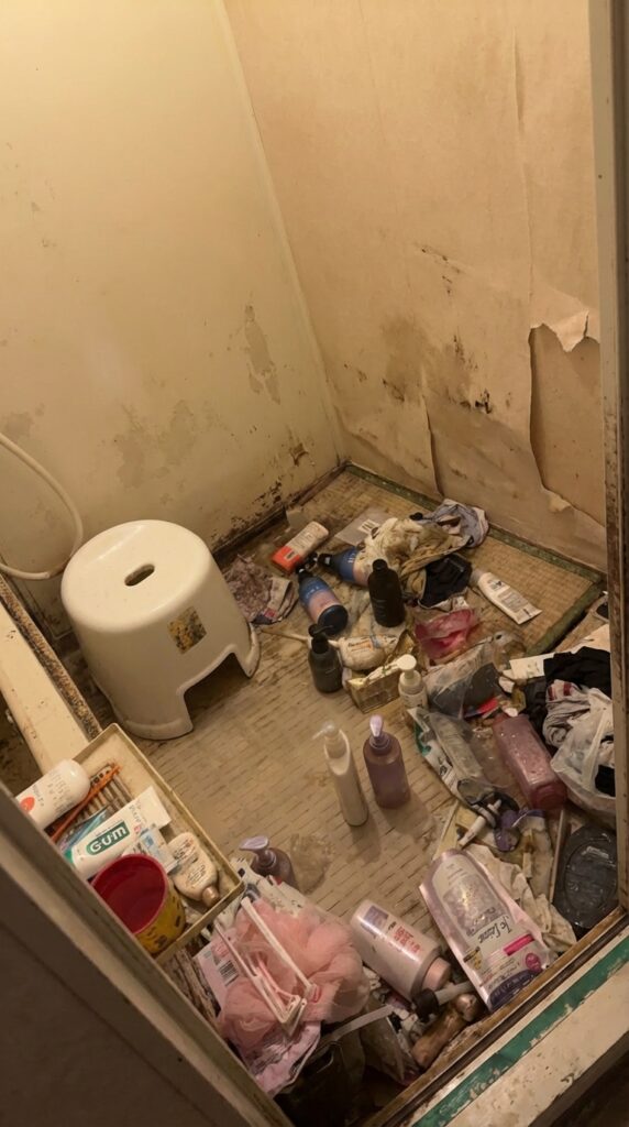 福岡県岡垣町5LDK以上戸建てO様のゴミ屋敷片付け事例 Before