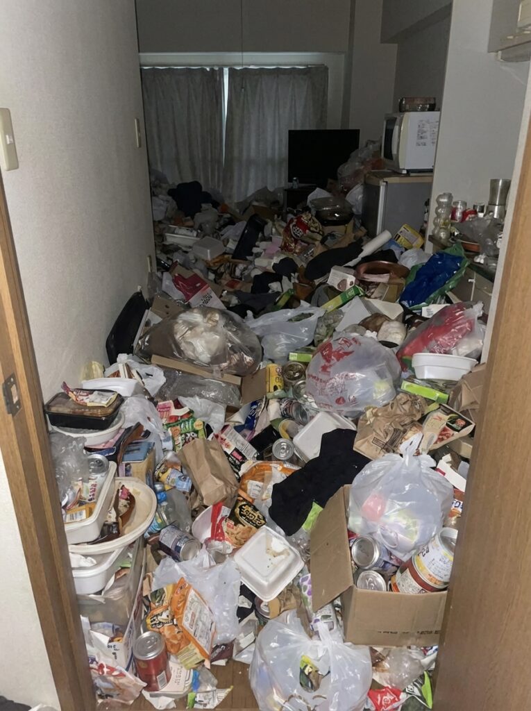 佐賀県小城市3LDKマンションM様のゴミ屋敷片付け事例 Before