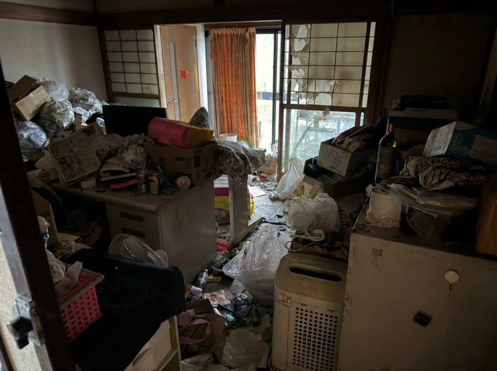 宮崎県都城市3LDKマンションT様のゴミ屋敷片付け事例 Before