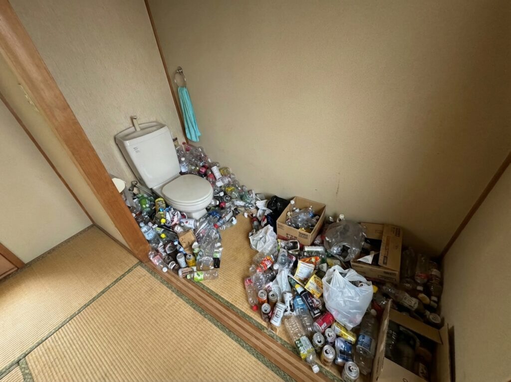 福岡県志免町1KアパートK様のゴミ屋敷片付け事例 Before