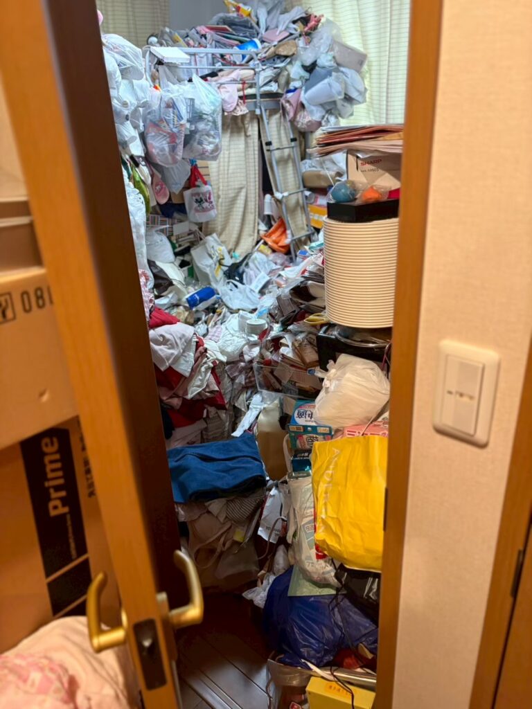 福岡県宗像市1LDKアパートK様のゴミ屋敷片付け事例 Before