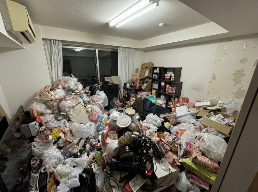 熊本県あさぎり町3LDKマンションN様のゴミ屋敷片付け事例 Before