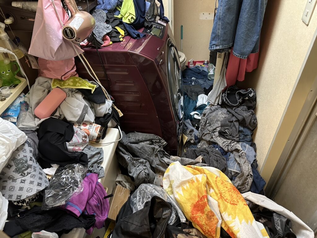 福岡県大木町4LDK戸建てY様のゴミ屋敷片付け事例 Before