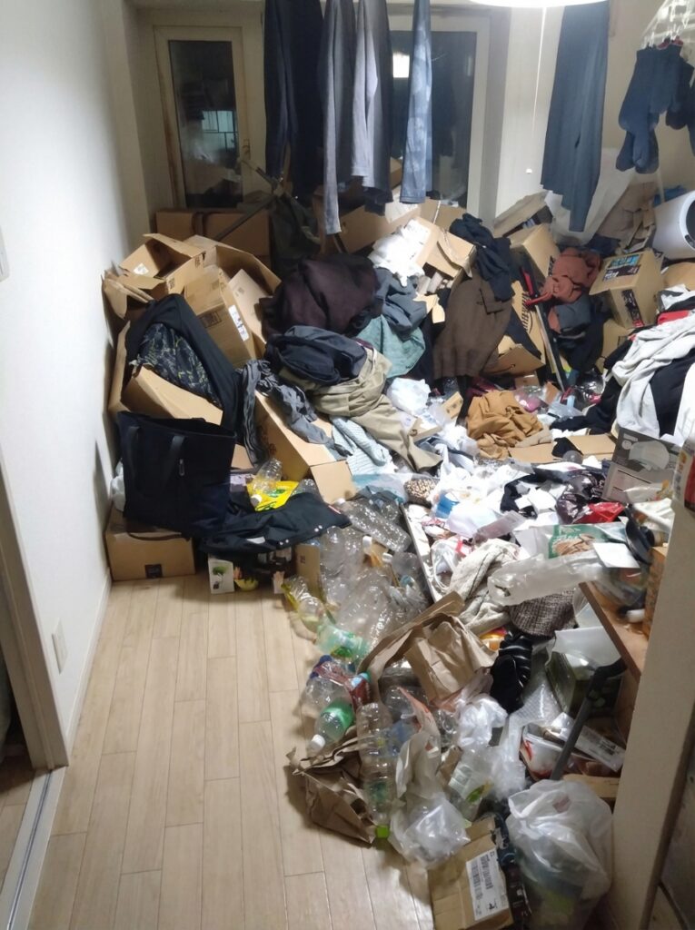 高知県安田町3LDK戸建てS様のゴミ屋敷片付け事例 Before