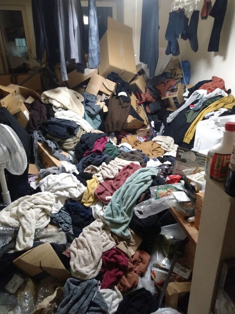 高知県北川村1LDKマンションN様のゴミ屋敷片付け事例 Before