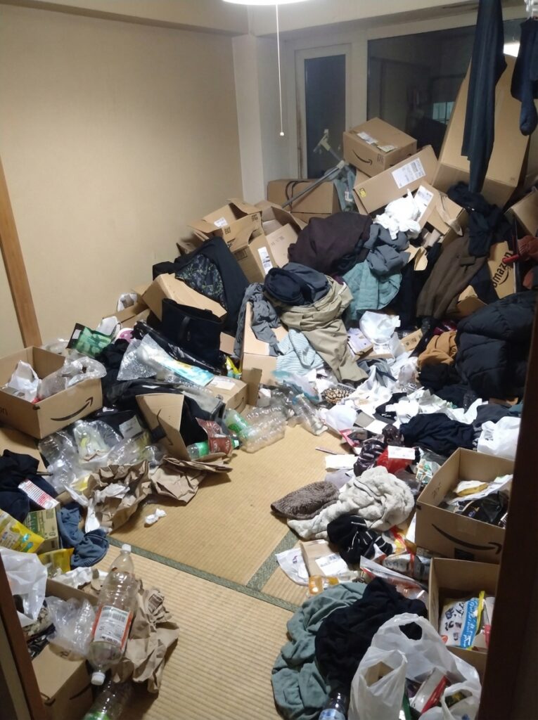 高知県馬路村2DKマンションT様のゴミ屋敷片付け事例 Before