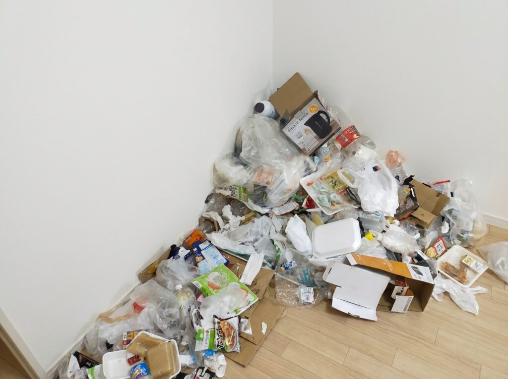 高知県本山町3LDKマンションK様のゴミ屋敷片付け事例 Before