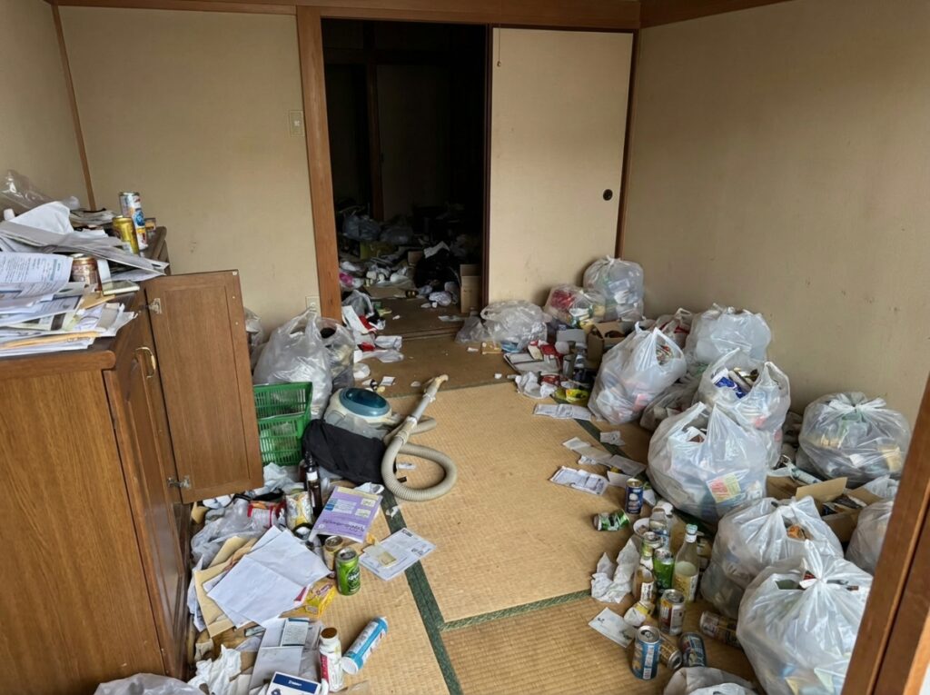 大分県九重町1LDKアパートN様のゴミ屋敷片付け事例 Before