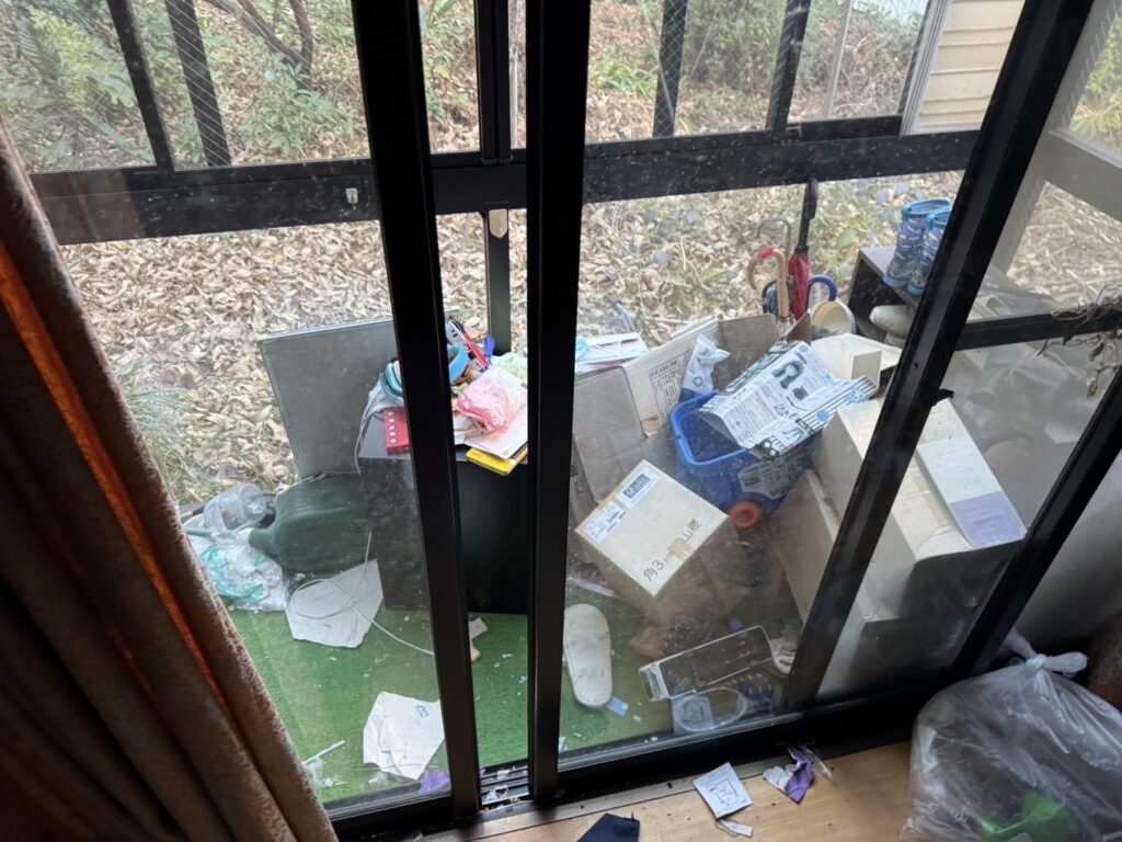 大分県国東市3LDKマンションN様のゴミ屋敷片付け事例 Before