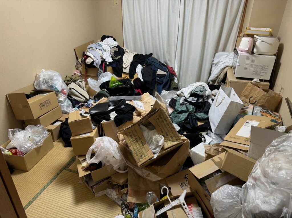 長崎県南島原市1DKアパートH様のゴミ屋敷片付け事例 Before
