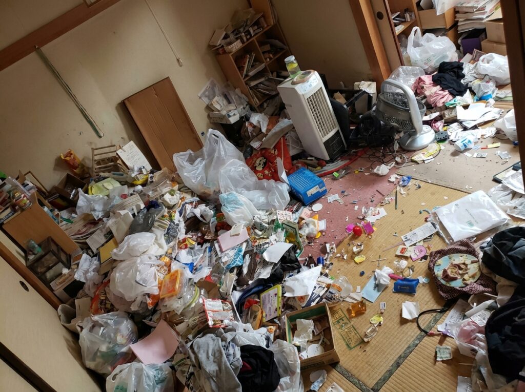 熊本県益城町4LDK戸建てT様のゴミ屋敷片付け事例 Before