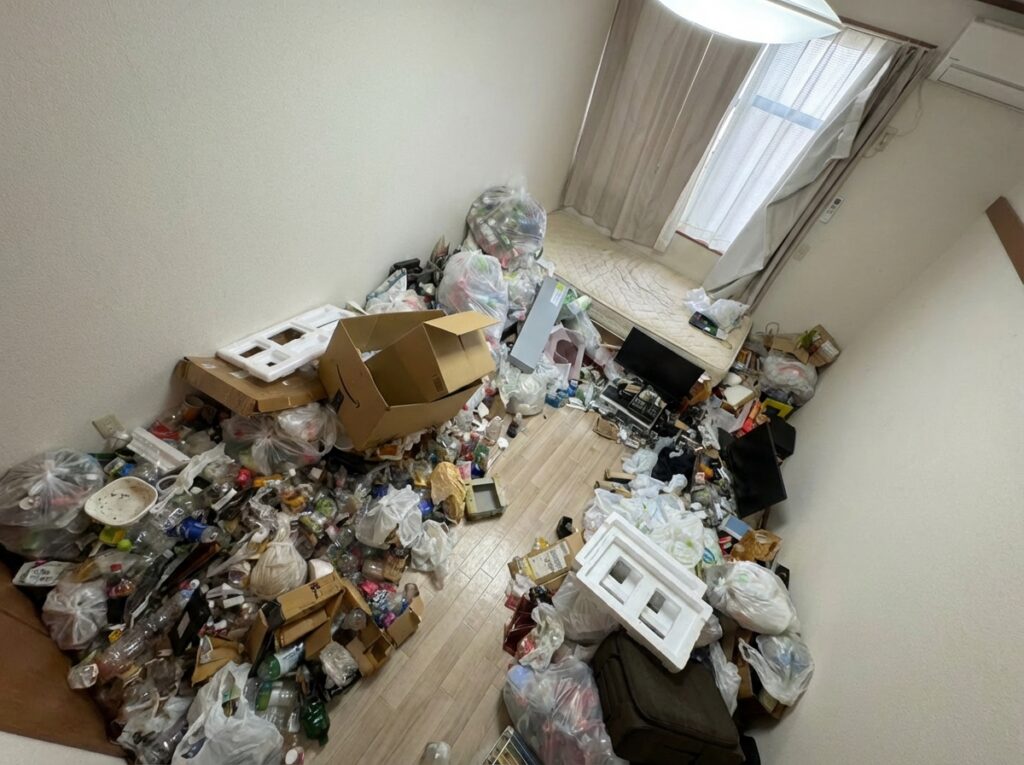 福岡県久山町1LDKアパートU様のゴミ屋敷片付け事例 Before