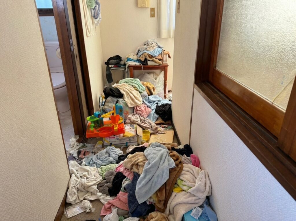 宮崎県日南市2DKマンションU様のゴミ屋敷片付け事例 Before