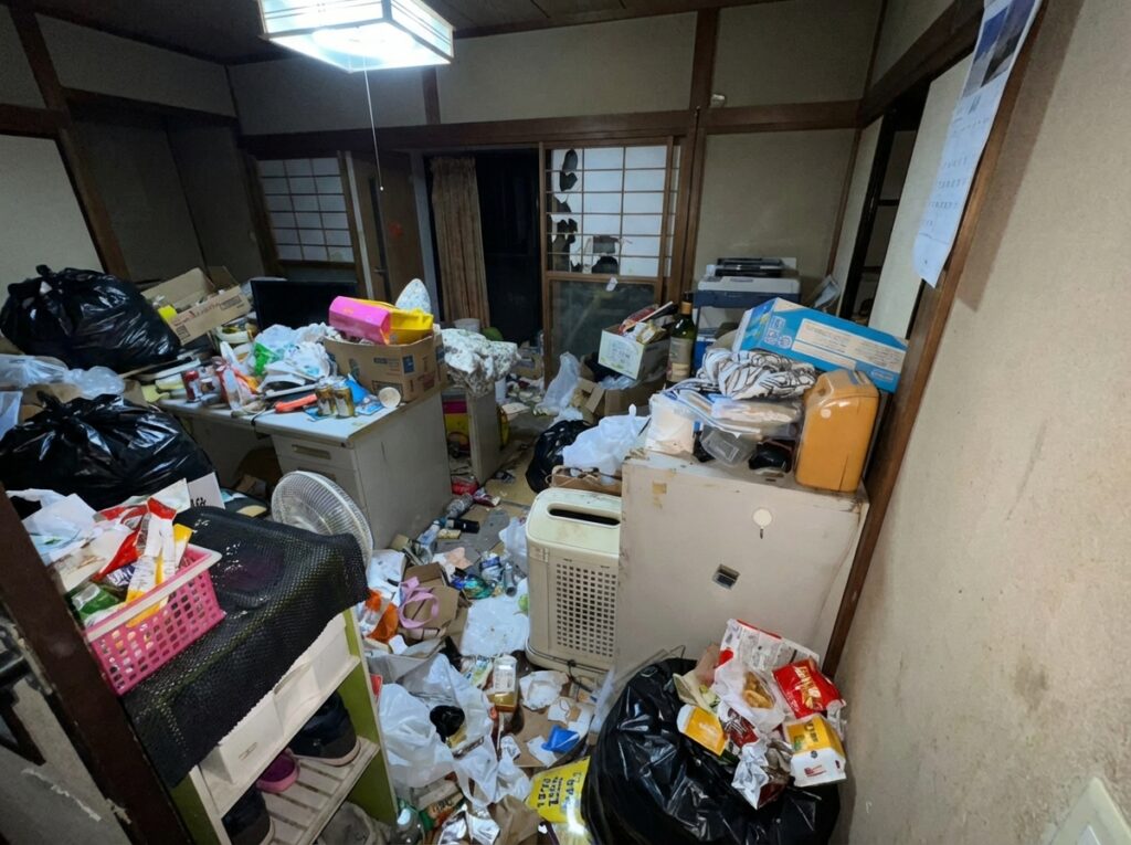 宮崎県都城市1DKマンションH様のゴミ屋敷片付け事例 Before