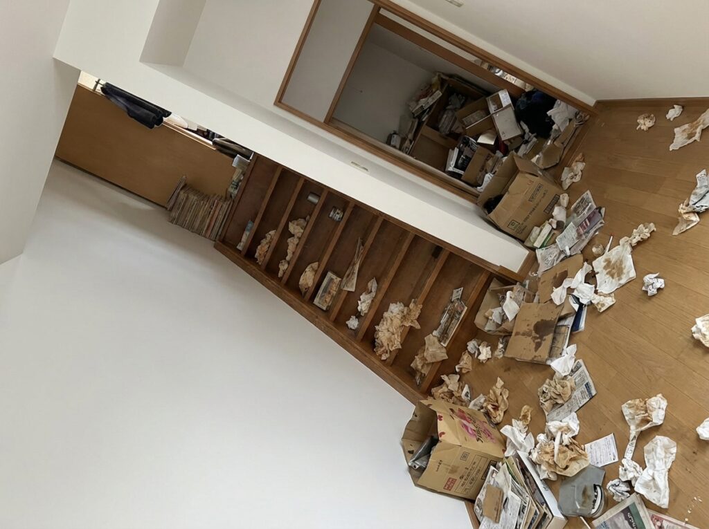 福岡県苅田町3LDKマンションW様のゴミ屋敷片付け事例 Before