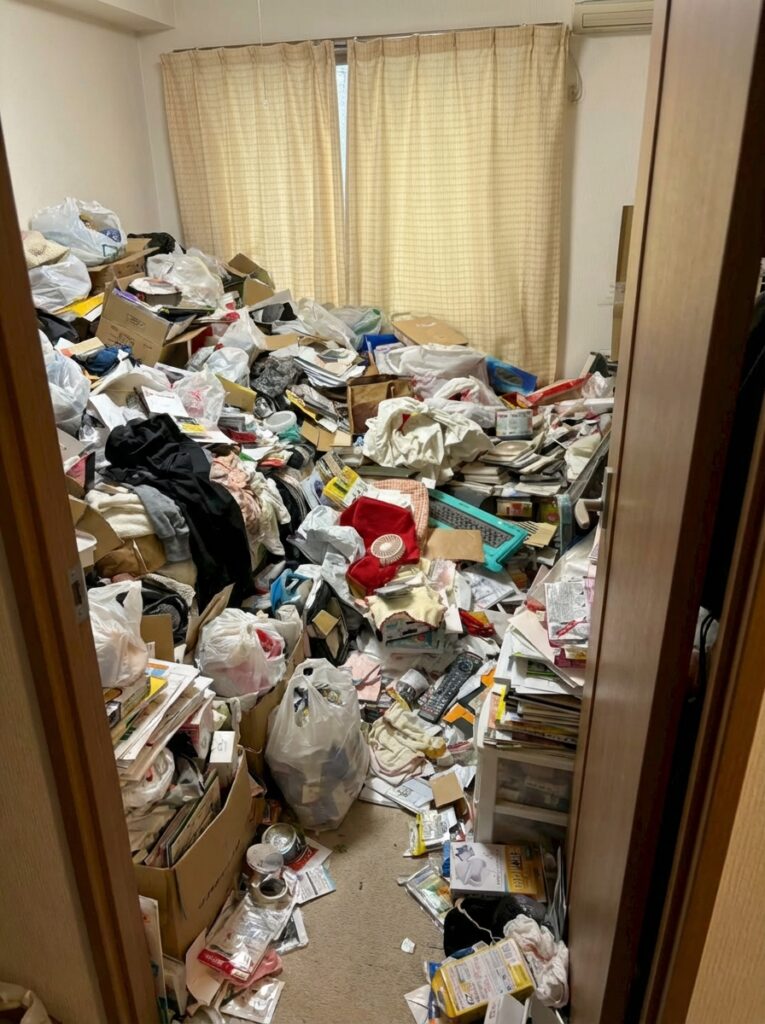 福岡県福津市2LDKアパートS様のゴミ屋敷片付け事例 Before