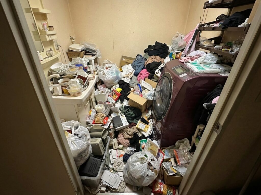 福岡県大任町4LDK戸建てW様のゴミ屋敷片付け事例 Before