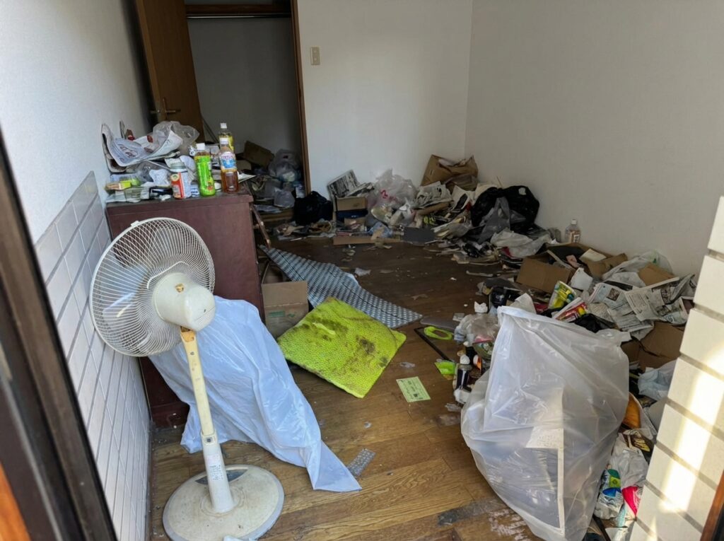 大分県佐伯市5LDK以上戸建てN様のゴミ屋敷片付け事例 Before