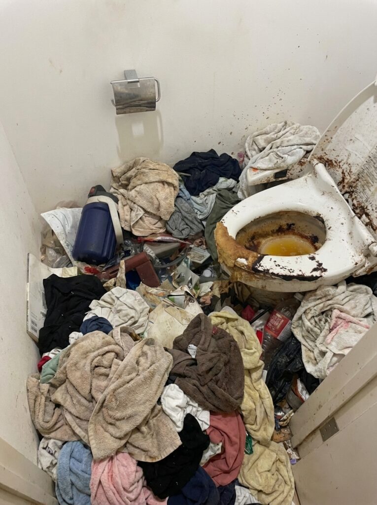 佐賀県大町町3LDKマンションY様のゴミ屋敷片付け事例 Before