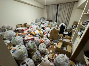福岡県宇美町2DKアパートU様のゴミ屋敷片付け事例