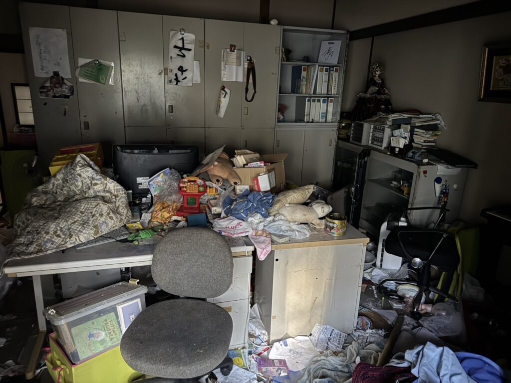 大分県日出町1LDKマンションH様のゴミ屋敷片付け事例 Before