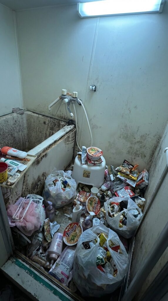 福岡県水巻町4LDK戸建てN様のゴミ屋敷片付け事例 Before