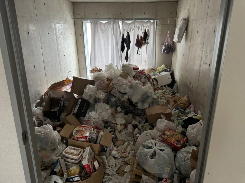 佐賀県有田町4LDK戸建てY様のゴミ屋敷片付け事例 Before