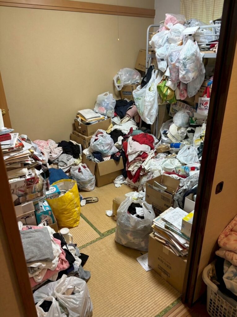 福岡県太宰府市2LDKマンションA様のゴミ屋敷片付け事例 Before