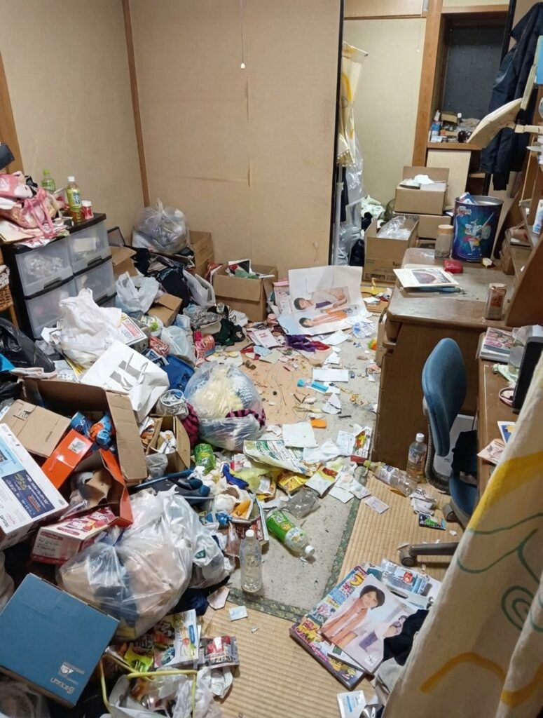 熊本県氷川町4LDK戸建てR様のゴミ屋敷片付け事例 Before