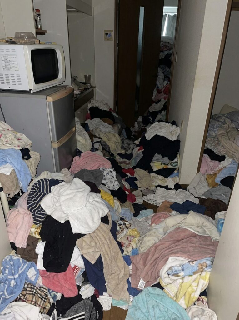 佐賀県小城市1KアパートO様のゴミ屋敷片付け事例 Before