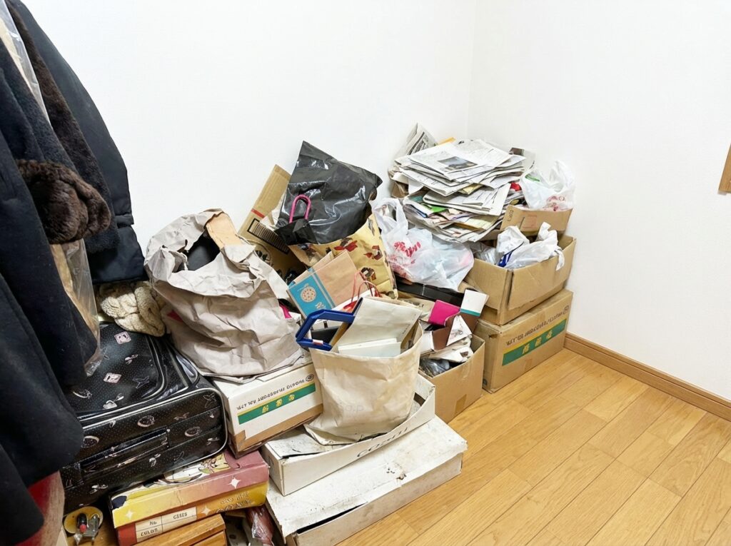福岡県みやこ町1LDKマンションA様のゴミ屋敷片付け事例 Before