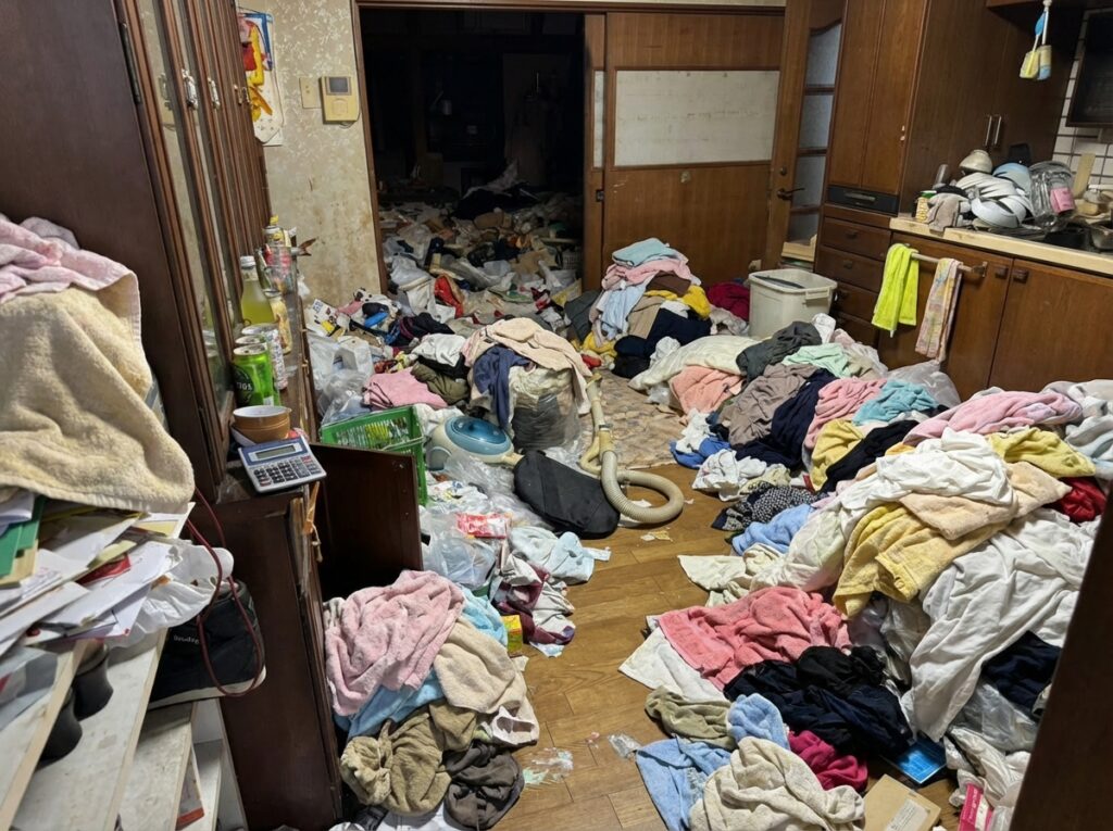 大分県日出町1KマンションA様のゴミ屋敷片付け事例 Before
