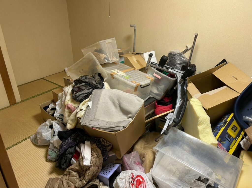 福岡県添田町1DKマンションY様のゴミ屋敷片付け事例 Before