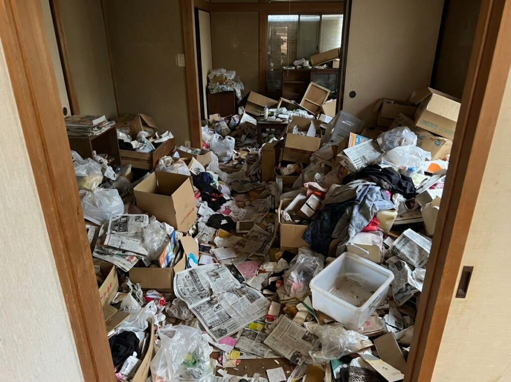 大分県別府市4LDK戸建てT様のゴミ屋敷片付け事例 Before