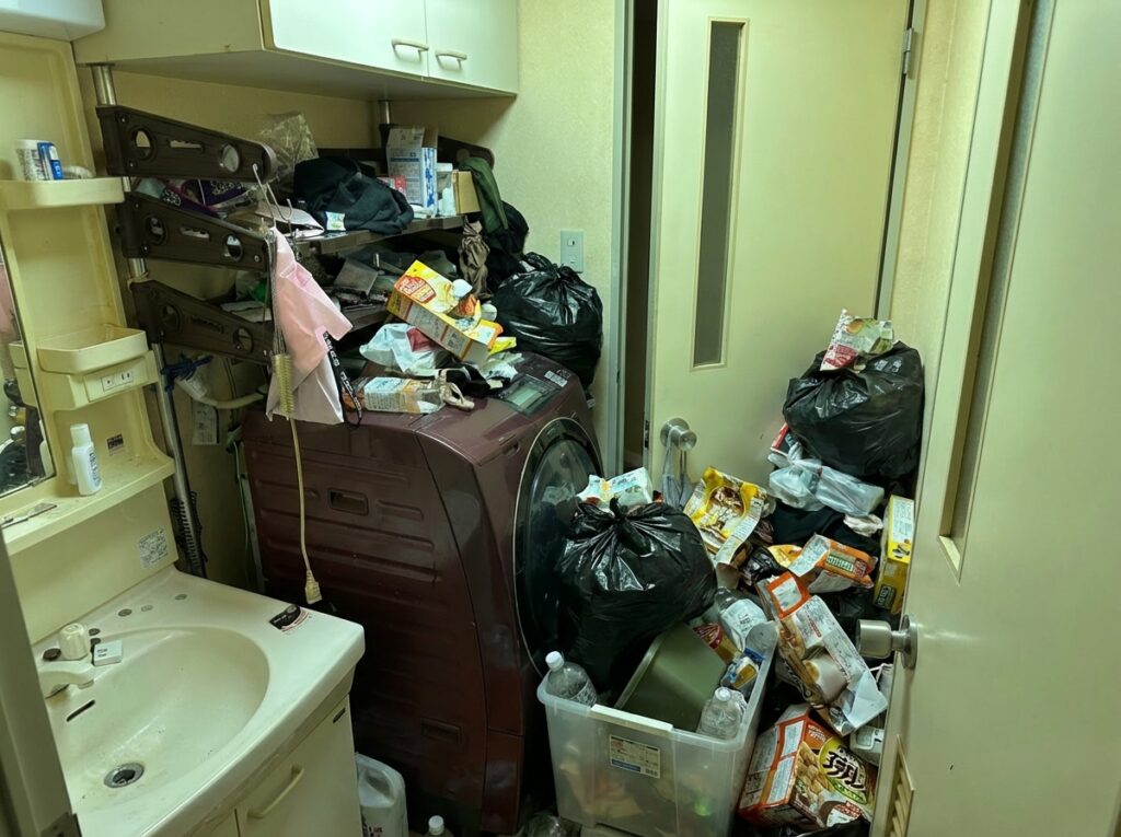 福岡県川崎町4LDK戸建てK様のゴミ屋敷片付け事例 Before