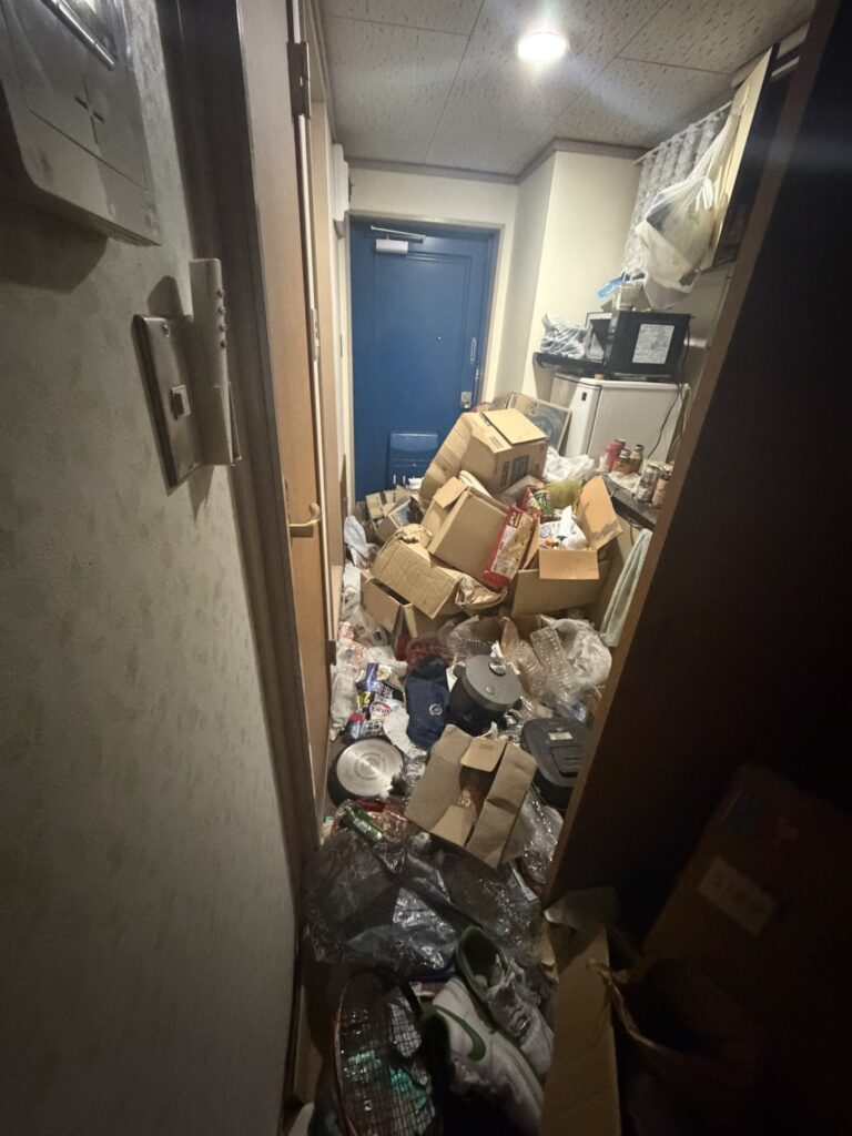 高知県黒潮町3LDK戸建てI様のゴミ屋敷片付け事例 Before