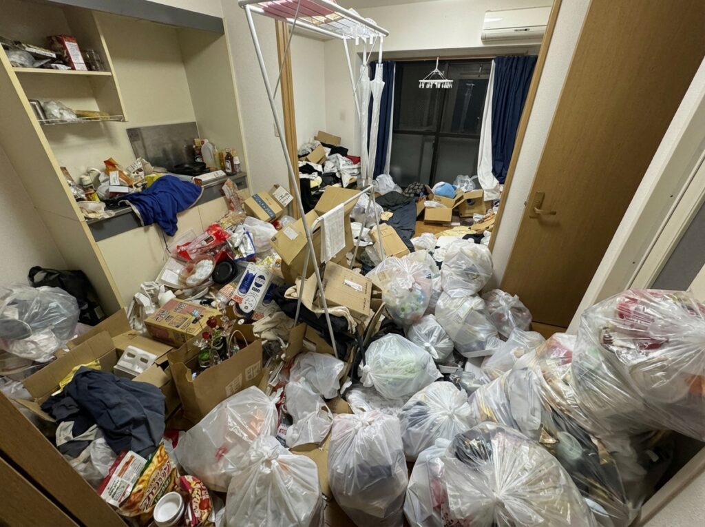 福岡県福岡市5LDK以上戸建てY様のゴミ屋敷片付け事例 Before